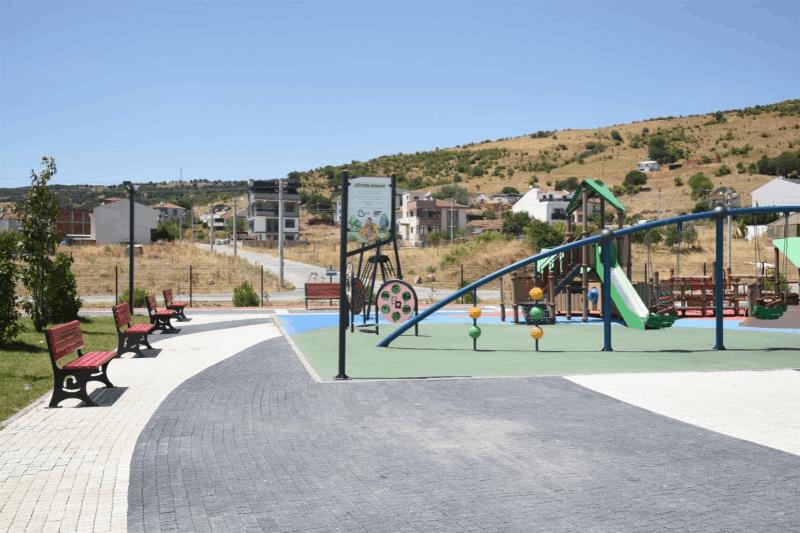buyuksehir-emekle-uretiyor-sehir-mobilyalarla-guzellesiyor