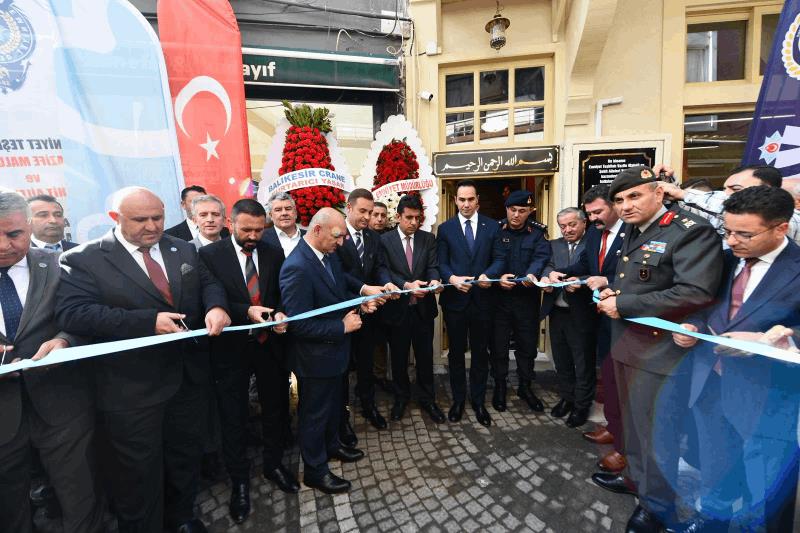 akindan-gonullere-dokunan-iki-acilis