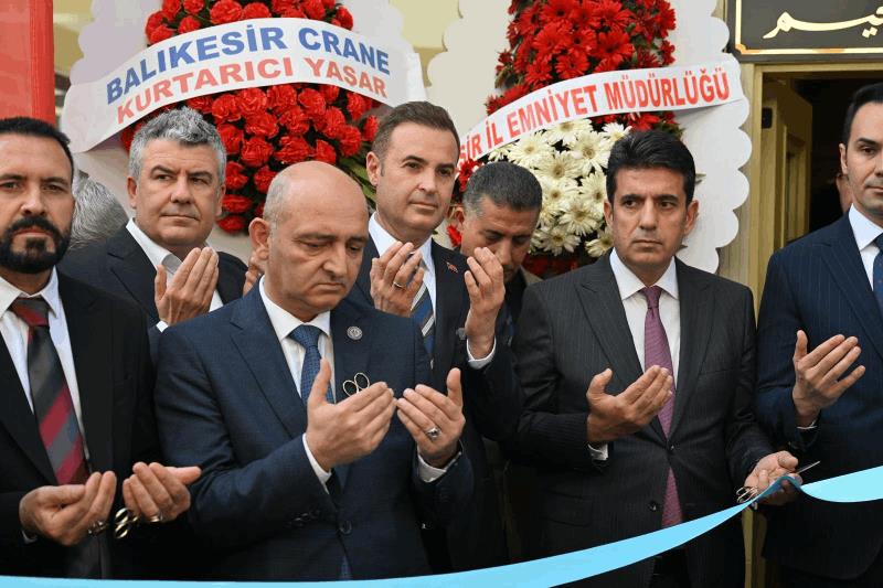 akindan-gonullere-dokunan-iki-acilis