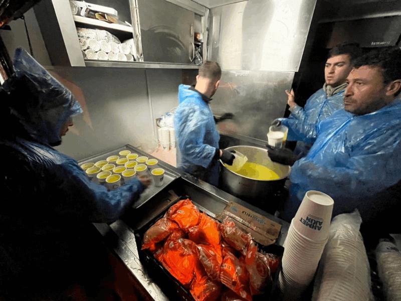 buyuksehir-belediyesi-107-arac-242-personelle-deprem-bolgesinde