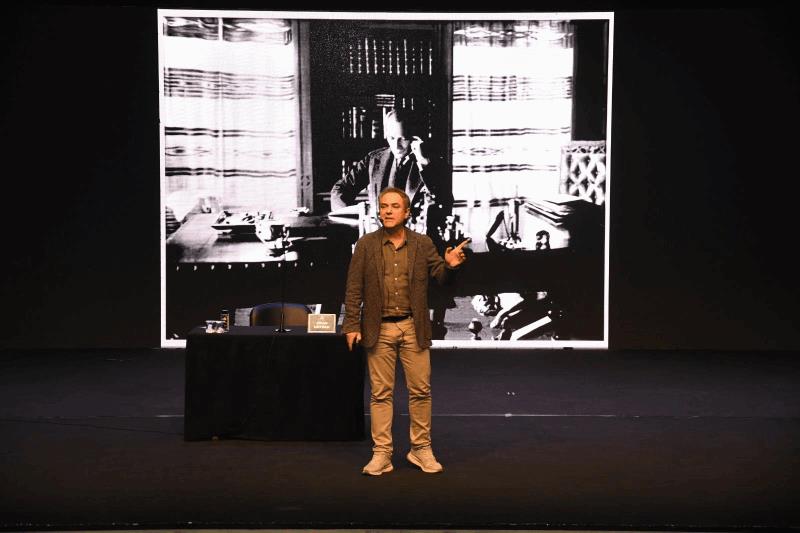 sinan-meydan-balikesirde-kurtulustan-kurulusa-cumhuriyeti-anlatti