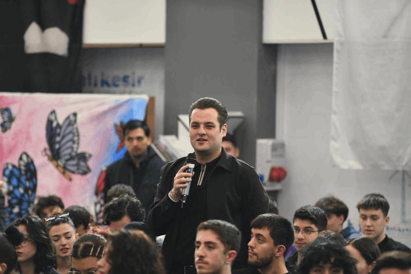 baskan-akin-genclerle-balikesirin-yarinini-konustu