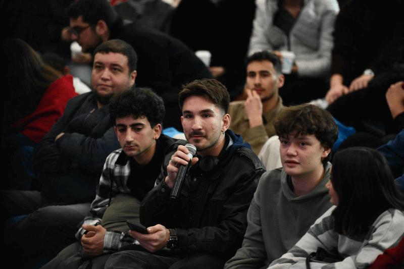 baskan-akin-genclerle-balikesirin-yarinini-konustu