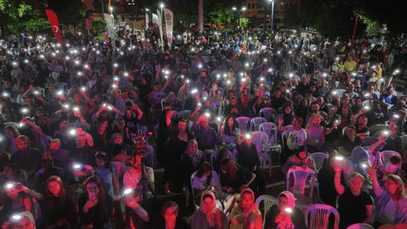 buyuksehirin-yaz-konserleri-yogun-ilgi-goruyor