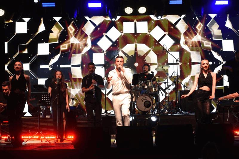 buyuksehirin-yaz-konserleri-yogun-ilgi-goruyor