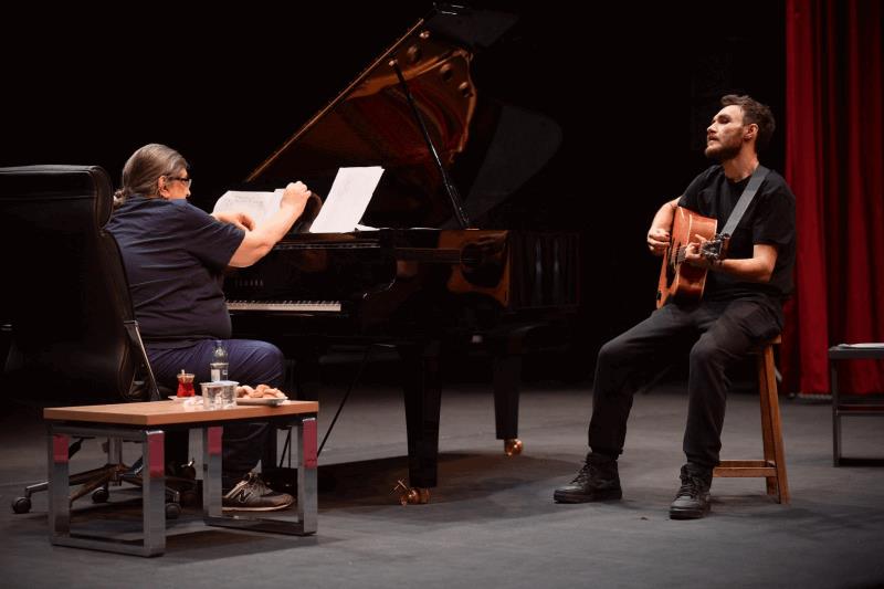 balikesir-sehir-tiyatrosu-icin-oyuncu-adaylari-sahnede-ter-doktu