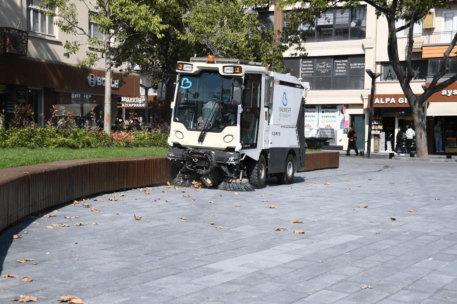 buyuksehirden-sehrin-dort-bir-yaninda-temizlik-seferberligi