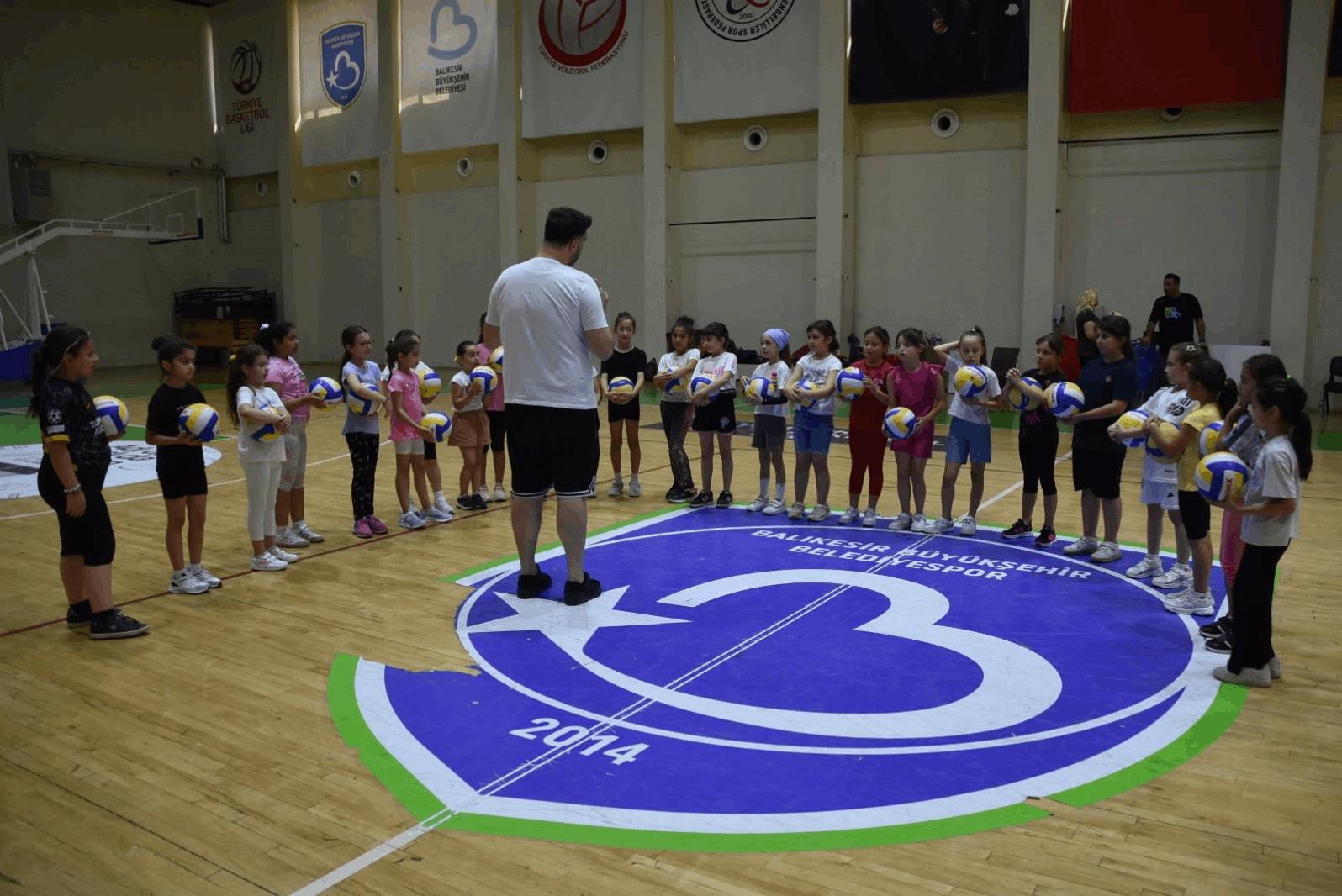 buyuksehirin-yaz-spor-okullarina-yogun-ilgi