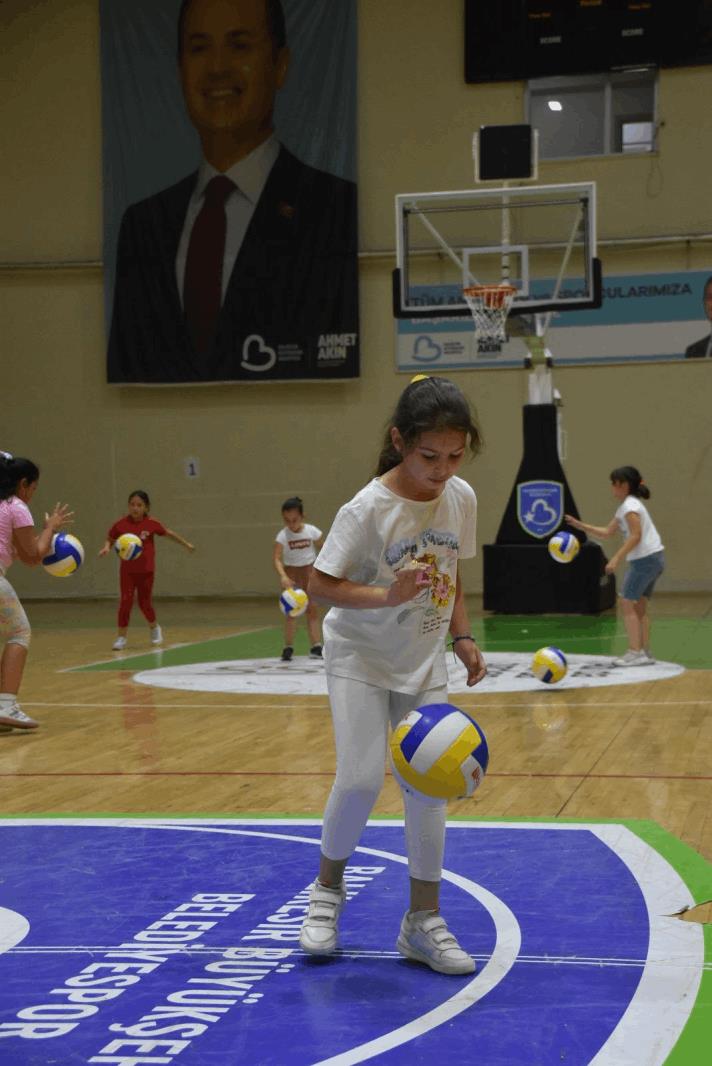 buyuksehirin-yaz-spor-okullarina-yogun-ilgi