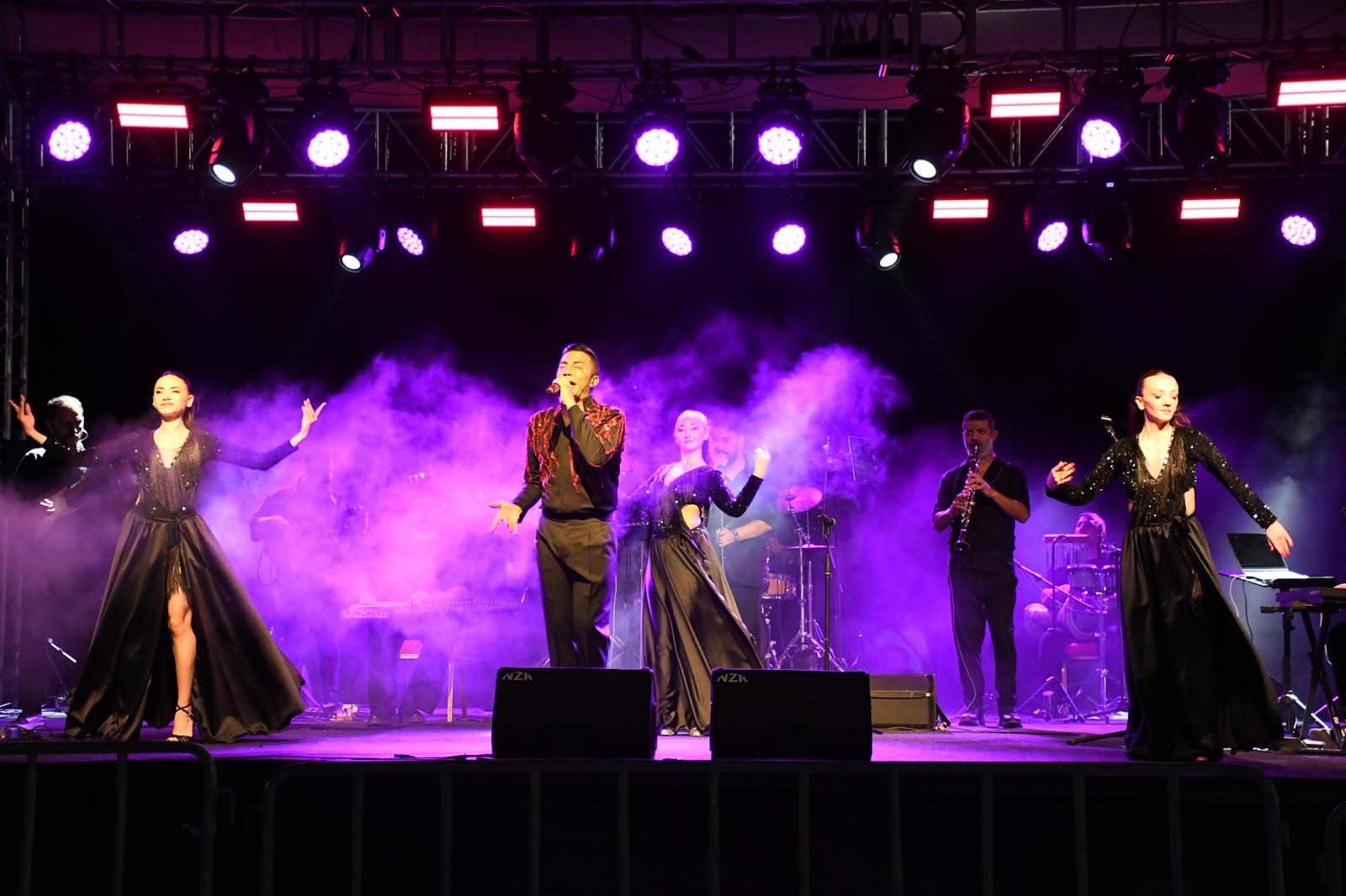ayvalikta-yaz-konserleri-kapsaminda-mod10-ve-ayhan-erden-ruzgri-esti