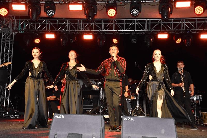 ayvalikta-yaz-konserleri-kapsaminda-mod10-ve-ayhan-erden-ruzgri-esti