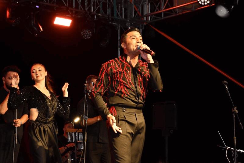 ayvalikta-yaz-konserleri-kapsaminda-mod10-ve-ayhan-erden-ruzgri-esti
