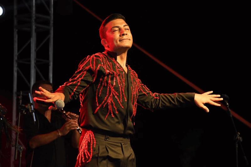 ayvalikta-yaz-konserleri-kapsaminda-mod10-ve-ayhan-erden-ruzgri-esti
