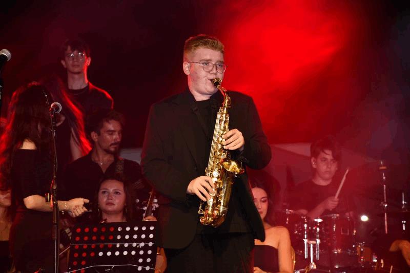 ayvalikta-yaz-konserleri-kapsaminda-mod10-ve-ayhan-erden-ruzgri-esti