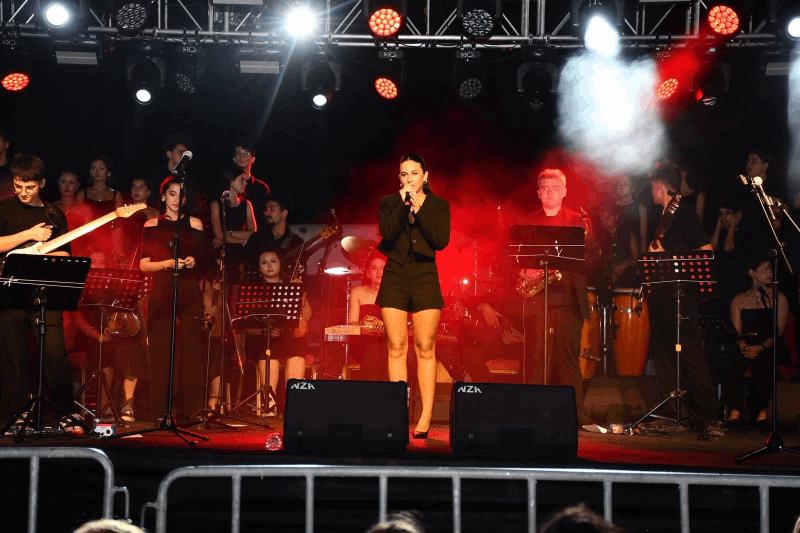 ayvalikta-yaz-konserleri-kapsaminda-mod10-ve-ayhan-erden-ruzgri-esti