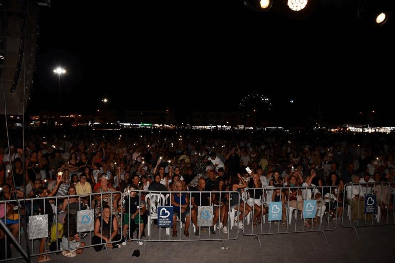 ayvalikta-yaz-konserleri-kapsaminda-mod10-ve-ayhan-erden-ruzgri-esti