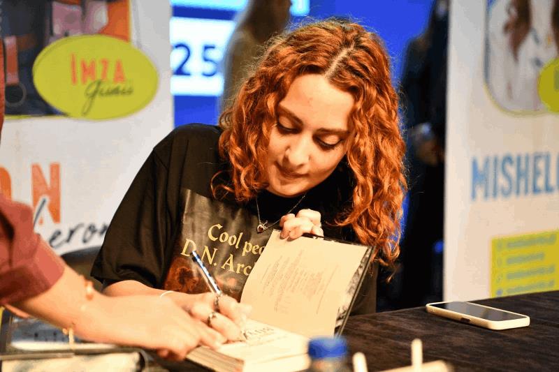 kitap-fuarina-ziyaretci-akini