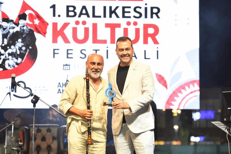 kurtulus-coskusu-sampiyonluk-sevinciyle-taclandi