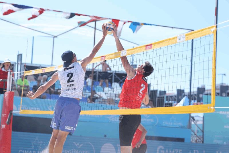 plaj-voleybolu-dunya-turu-balikesir-etabi-sona-erdi