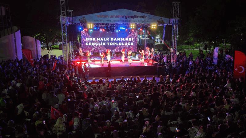 kuvayimilliye-sehri-balikesirin-sokaklari-dolup-tasti