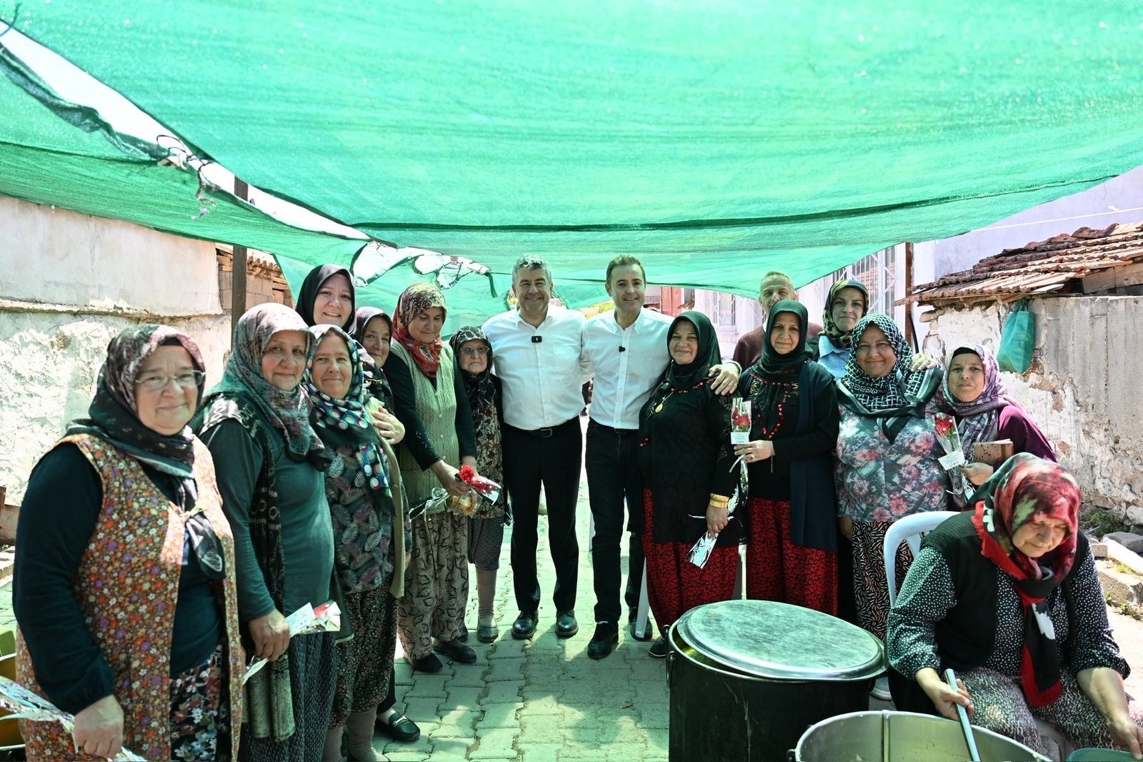 akindan-karesi-cikarmasi-hem-hayirlara-katildi-hem-anneler-gununu-kutladi