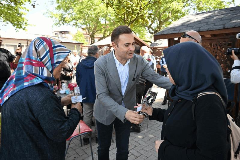 akindan-karesi-cikarmasi-hem-hayirlara-katildi-hem-anneler-gununu-kutladi
