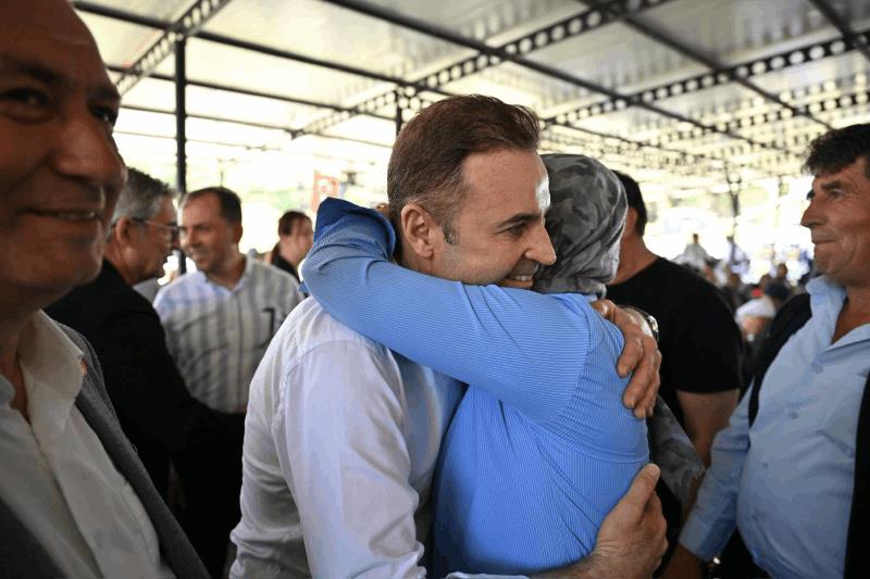 akindan-karesi-cikarmasi-hem-hayirlara-katildi-hem-anneler-gununu-kutladi