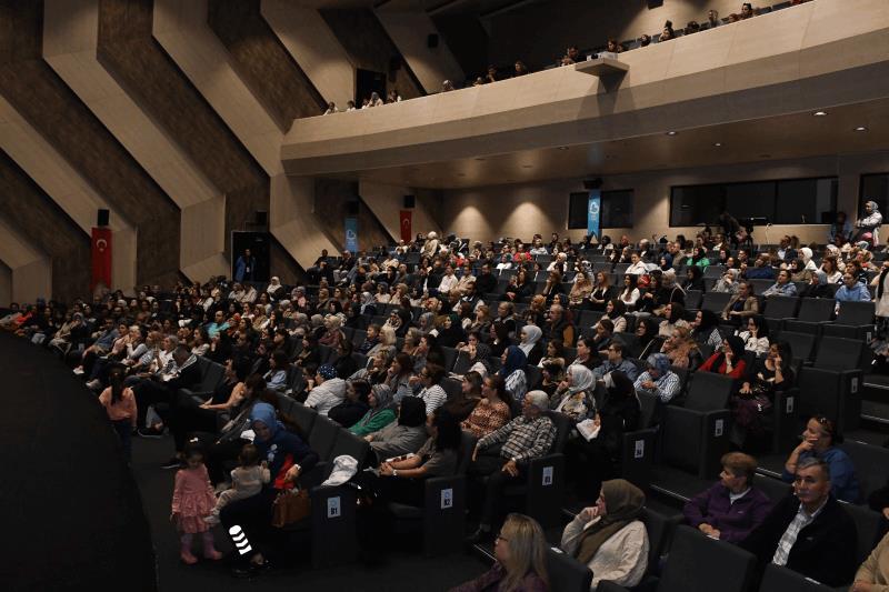 kitap-fuari-balikesire-imzasini-atti