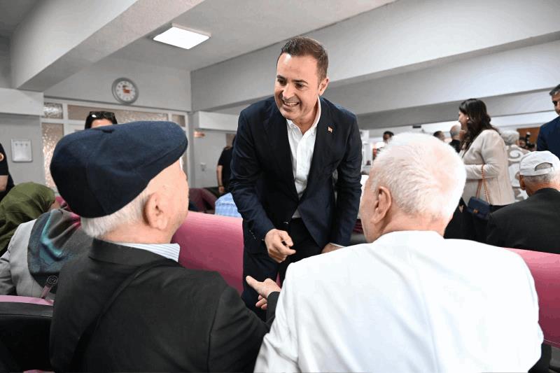 ahmet-akin-bayram-namazini-zagnos-pasa-camiinde-kildi