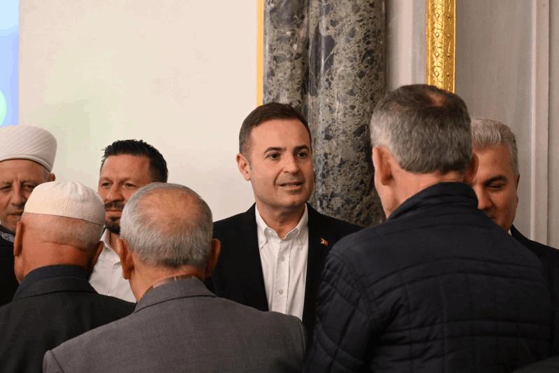 ahmet-akin-bayram-namazini-zagnos-pasa-camiinde-kildi