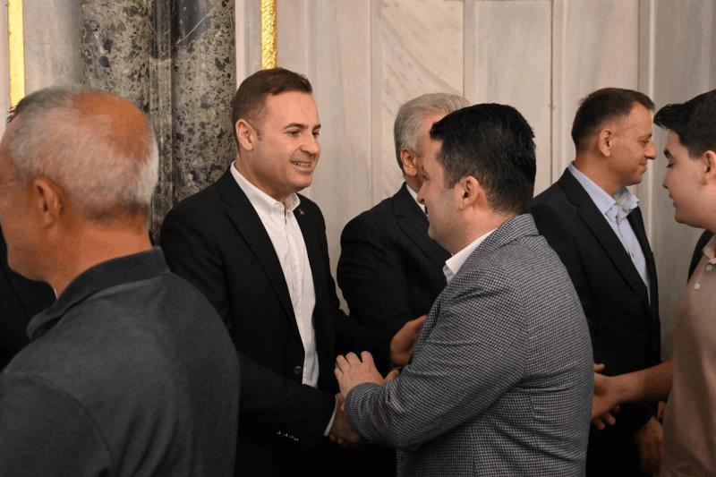 ahmet-akin-bayram-namazini-zagnos-pasa-camiinde-kildi