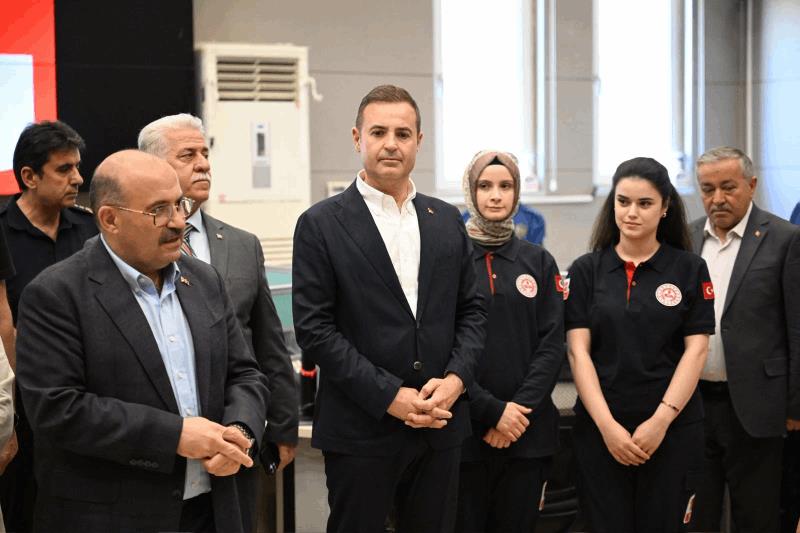 ahmet-akin-bayram-namazini-zagnos-pasa-camiinde-kildi