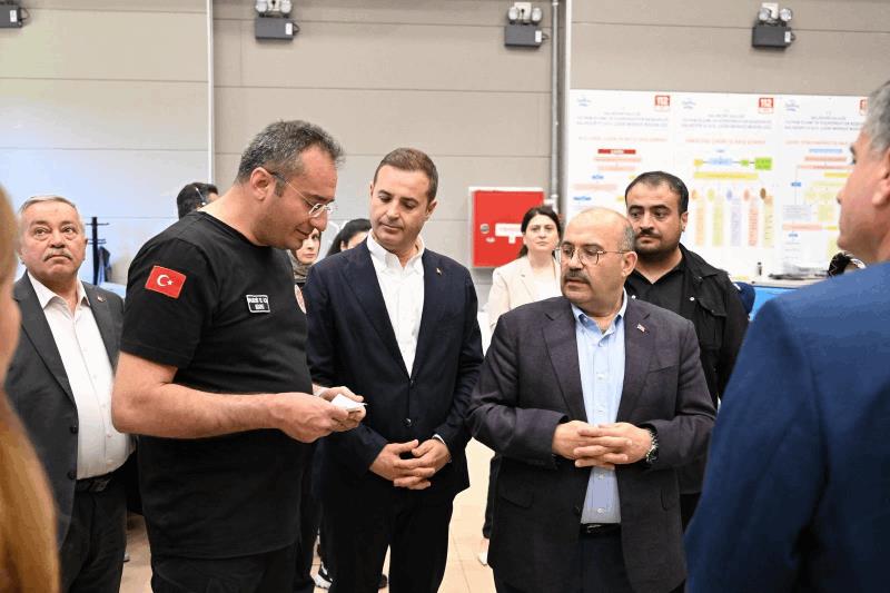 ahmet-akin-bayram-namazini-zagnos-pasa-camiinde-kildi