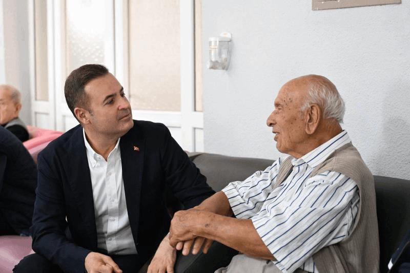 ahmet-akin-bayram-namazini-zagnos-pasa-camiinde-kildi