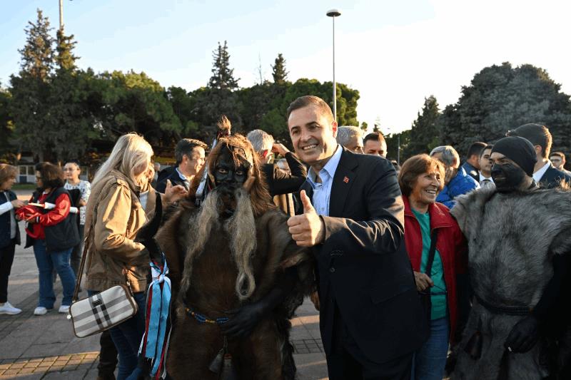 buyuksehirden-dunya-balikesirliler-gununde-muhtesem-kortej