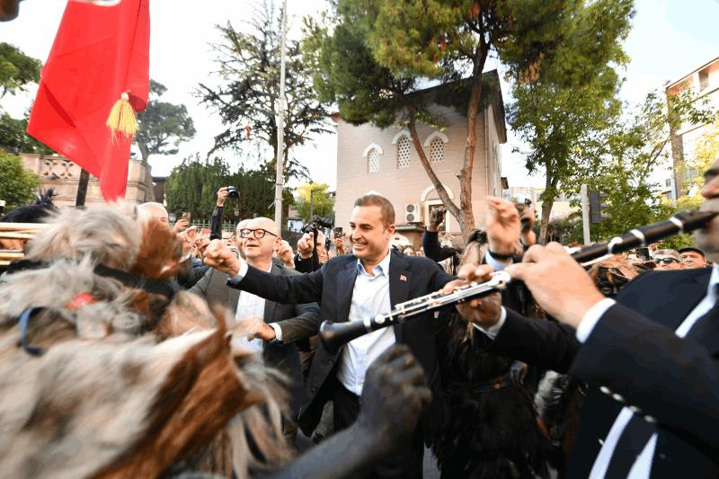 buyuksehirden-dunya-balikesirliler-gununde-muhtesem-kortej