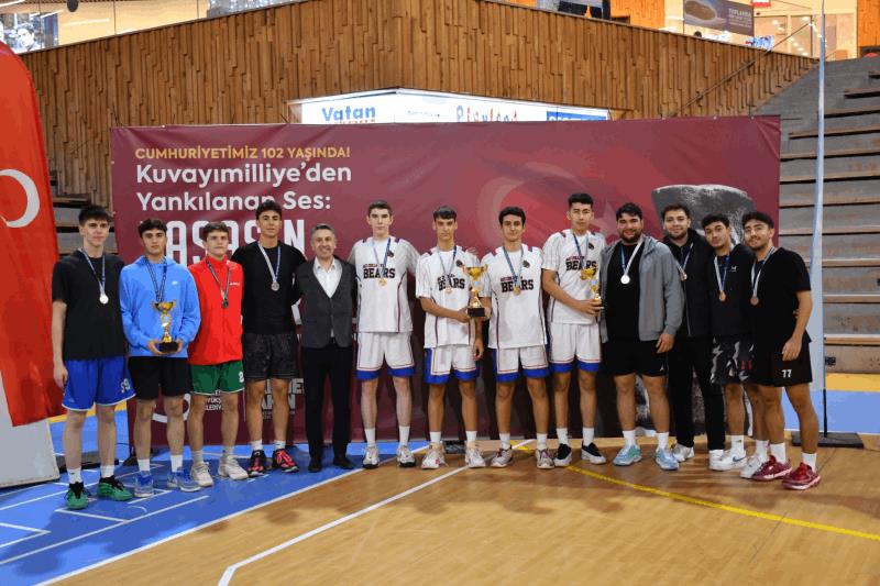 cumhuriyet-bayrami-etkinlikleri-yogun-ilgi-ile-gerceklestirildi