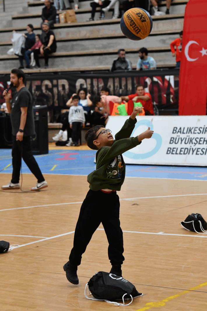 cumhuriyet-bayrami-etkinlikleri-yogun-ilgi-ile-gerceklestirildi