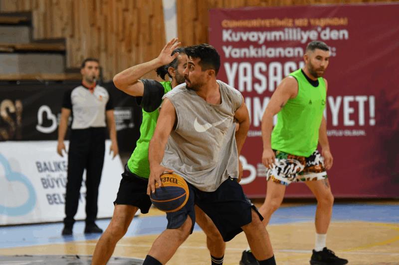 cumhuriyet-bayrami-etkinlikleri-yogun-ilgi-ile-gerceklestirildi