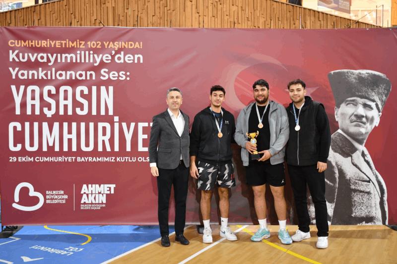 cumhuriyet-bayrami-etkinlikleri-yogun-ilgi-ile-gerceklestirildi