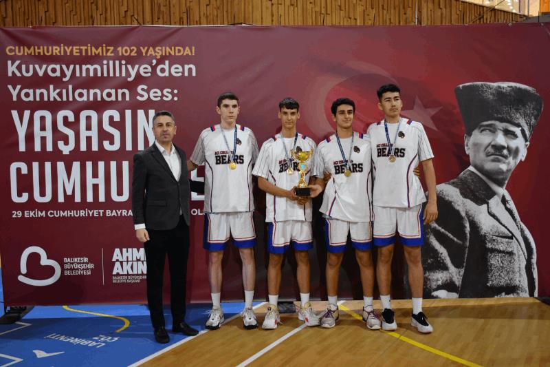 cumhuriyet-bayrami-etkinlikleri-yogun-ilgi-ile-gerceklestirildi