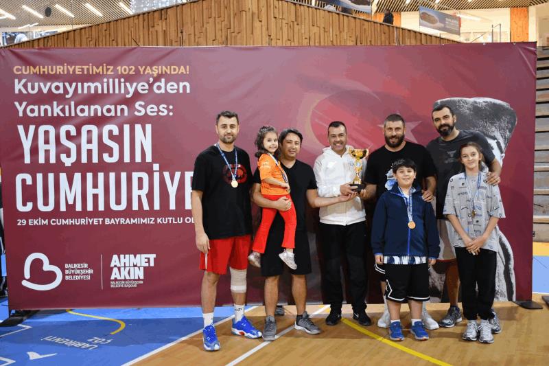 cumhuriyet-bayrami-etkinlikleri-yogun-ilgi-ile-gerceklestirildi