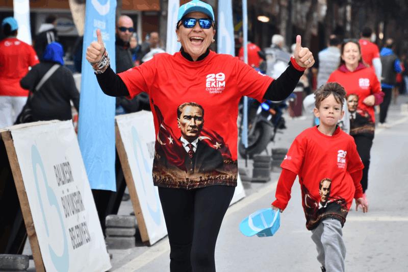 cumhuriyet-bayrami-etkinlikleri-yogun-ilgi-ile-gerceklestirildi