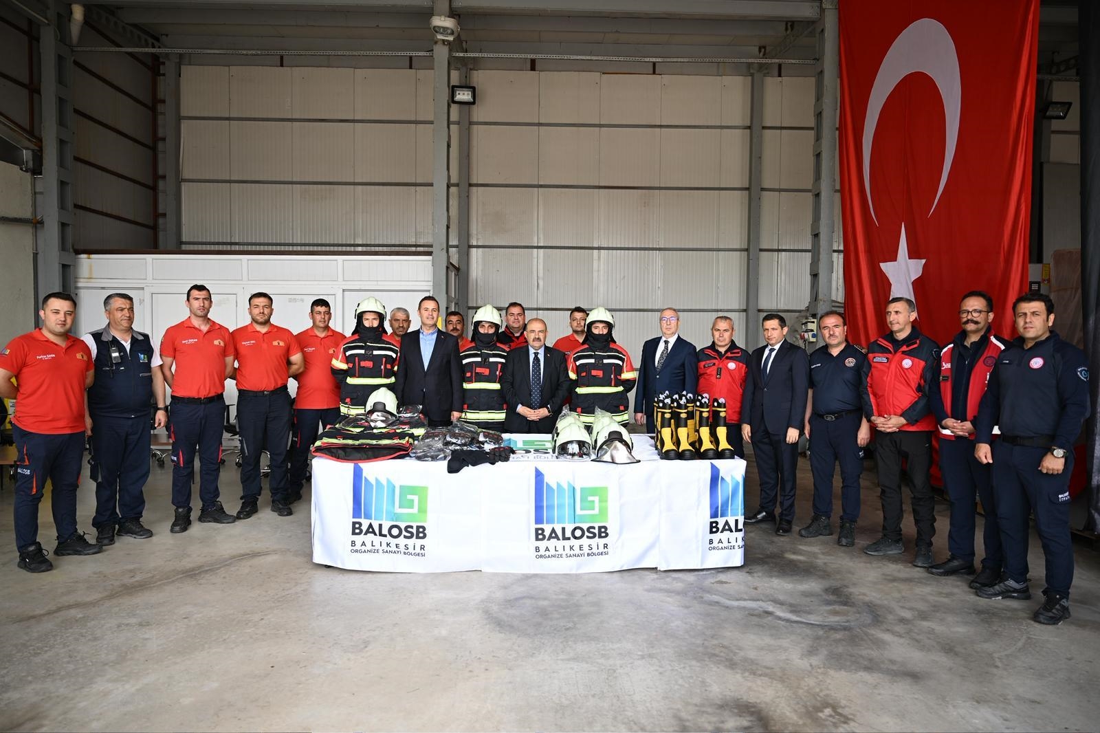 buyuksehirden-osb-itfaiyesine-11-yil-sonra-ekipman-destegi