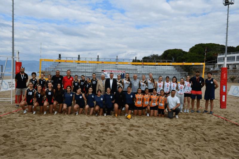 buyuksehir-belediyesi-dunya-kiz-cocuklari-gununde-kiz-cocuklarina-voleybol-heyecani-yasatti