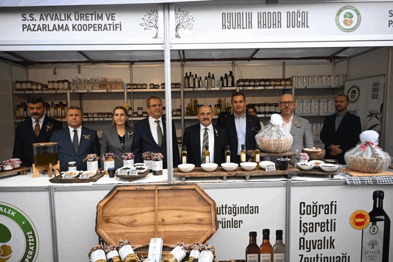 akin-21-ayvalik-uluslararasi-zeytin-hasat-ve-turizm-festivaline-katildi