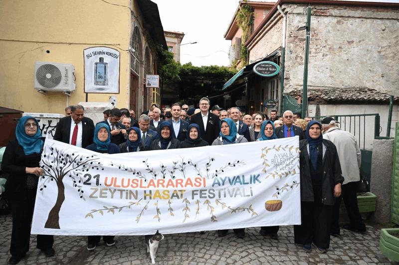 akin-21-ayvalik-uluslararasi-zeytin-hasat-ve-turizm-festivaline-katildi