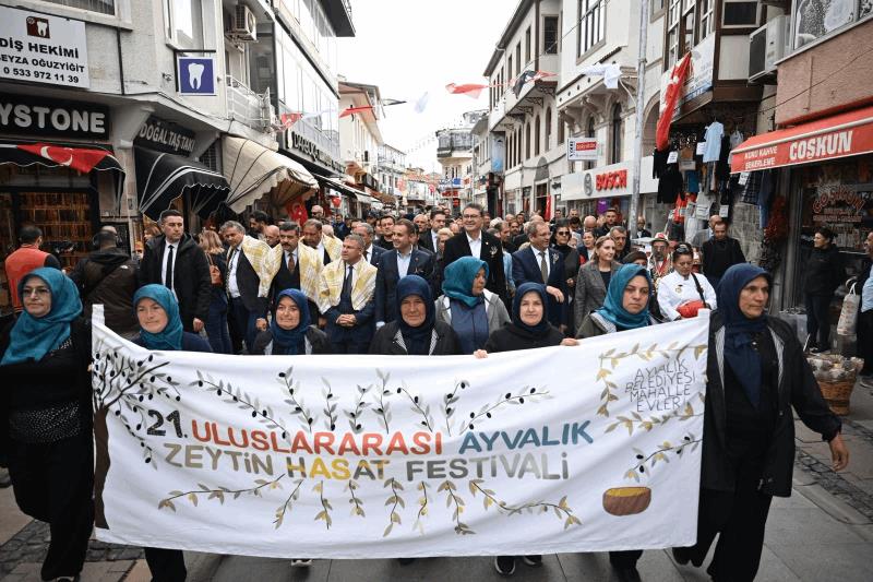 akin-21-ayvalik-uluslararasi-zeytin-hasat-ve-turizm-festivaline-katildi