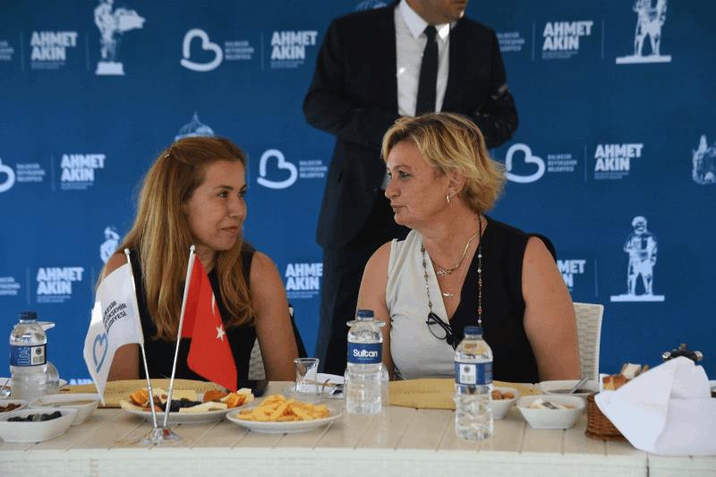 arbil-akin-kadin-muhtarlar-ve-muhtar-esleriyle-bulusmaya-devam-ediyor