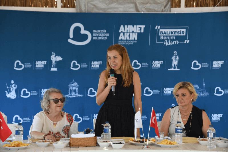arbil-akin-kadin-muhtarlar-ve-muhtar-esleriyle-bulusmaya-devam-ediyor